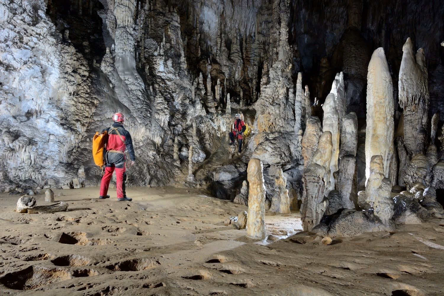 ¡Desafía tus límites en la Cueva Coventosa y adéntrate en la Sala de Los Fantasmas!