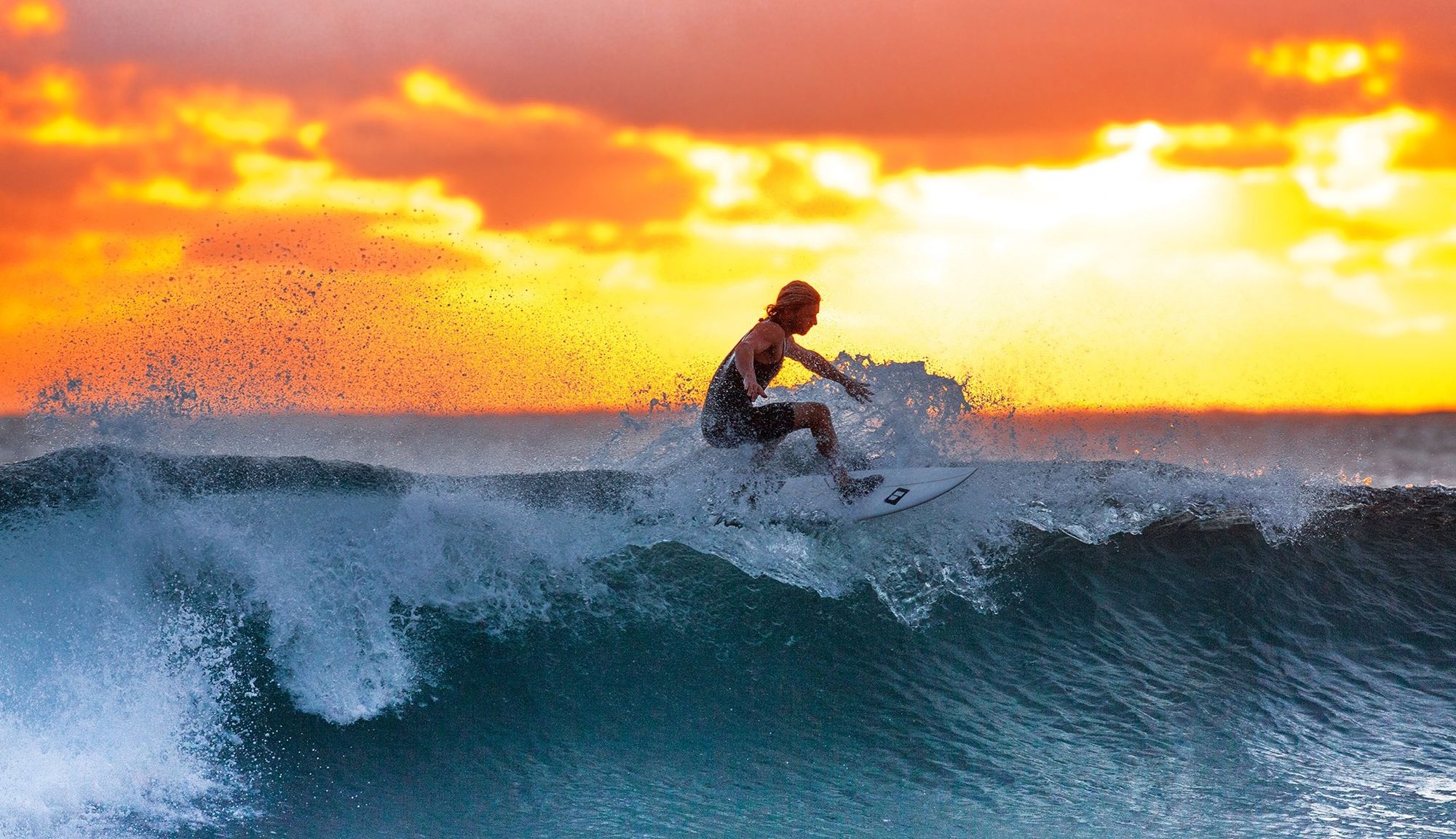 Surfea las olas en Cantabria: Vive la emoción del mar con VamosRural