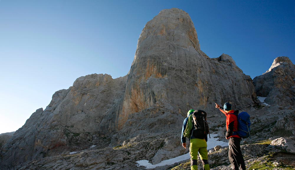 Conquista el pico más famoso de Asturias: El Naranjo de Bulnes o Picu Urriellu