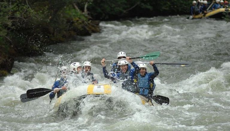 Descubre la emoción del rafting en el río Ebro