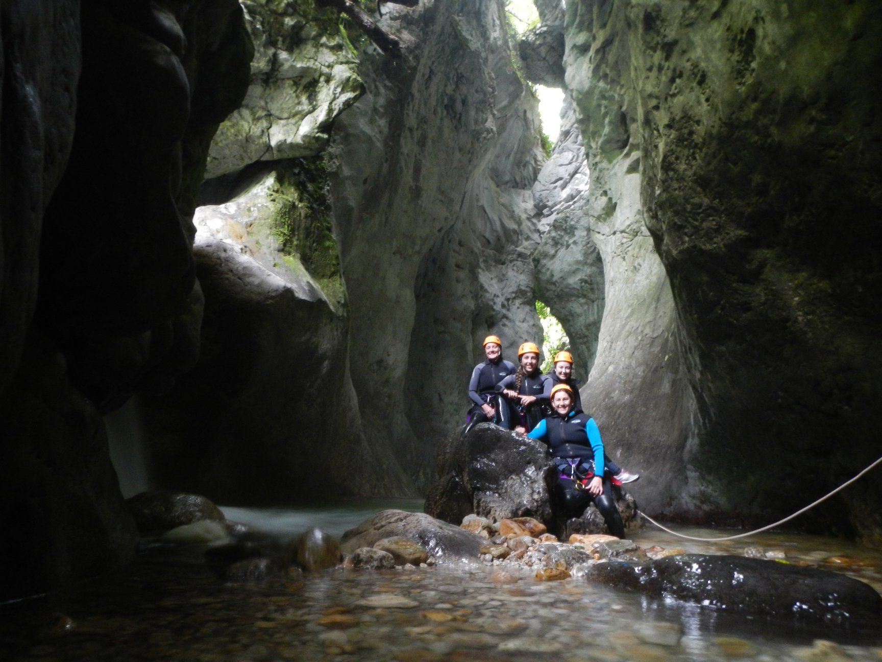 Espeleobarranco en Purón: Explorando los desafíos ocultos de Asturias