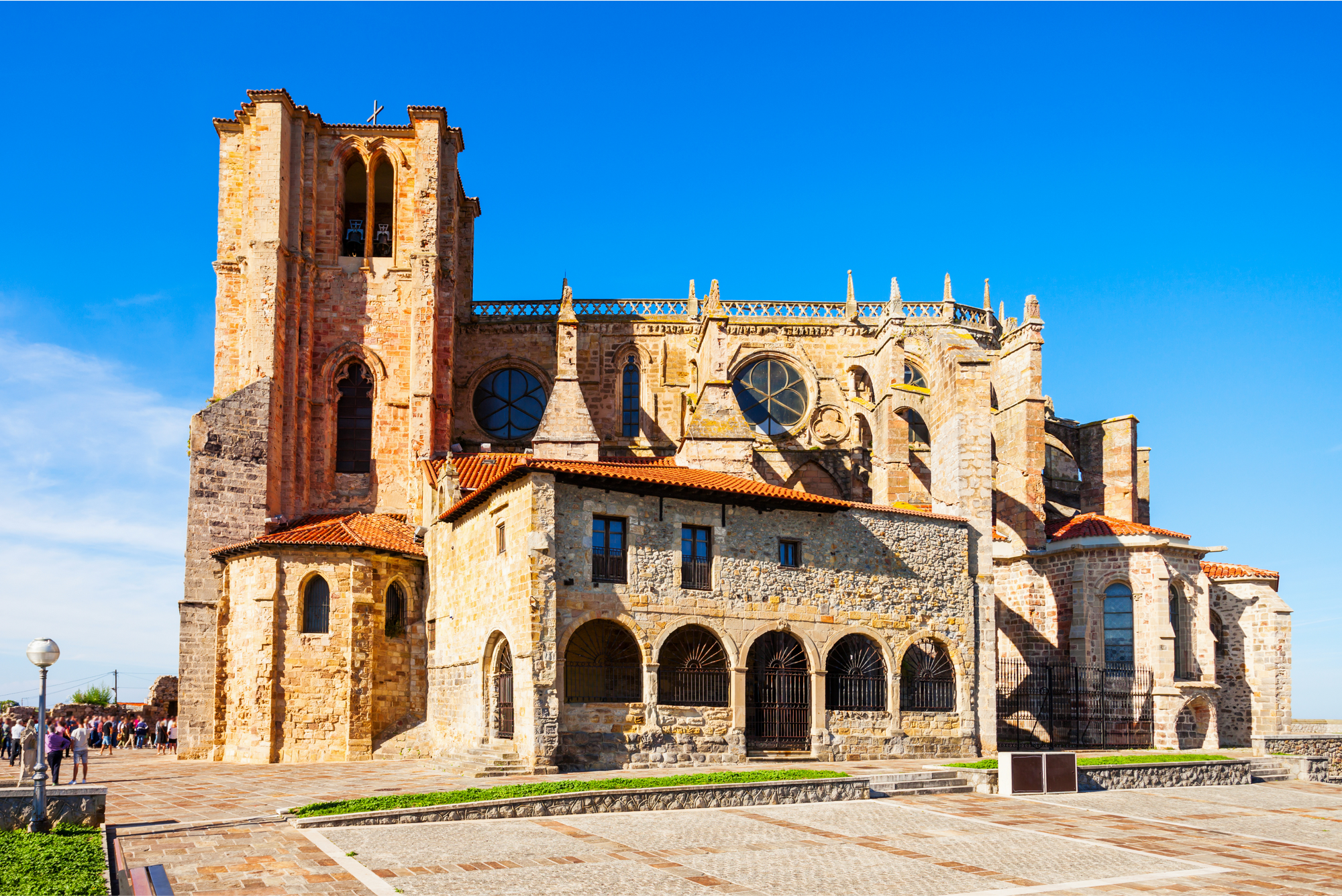 Tu próxima actividad puede ser visitar la Iglesia gótica de Santa María de al Asunción