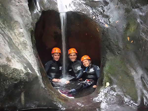 Las aventuras en Cantabria son para todas las edades, incluso el barranquismo