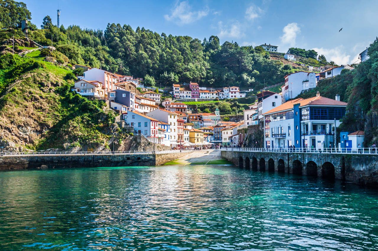 Costa Occidental de Asturias: vacaciones de infarto