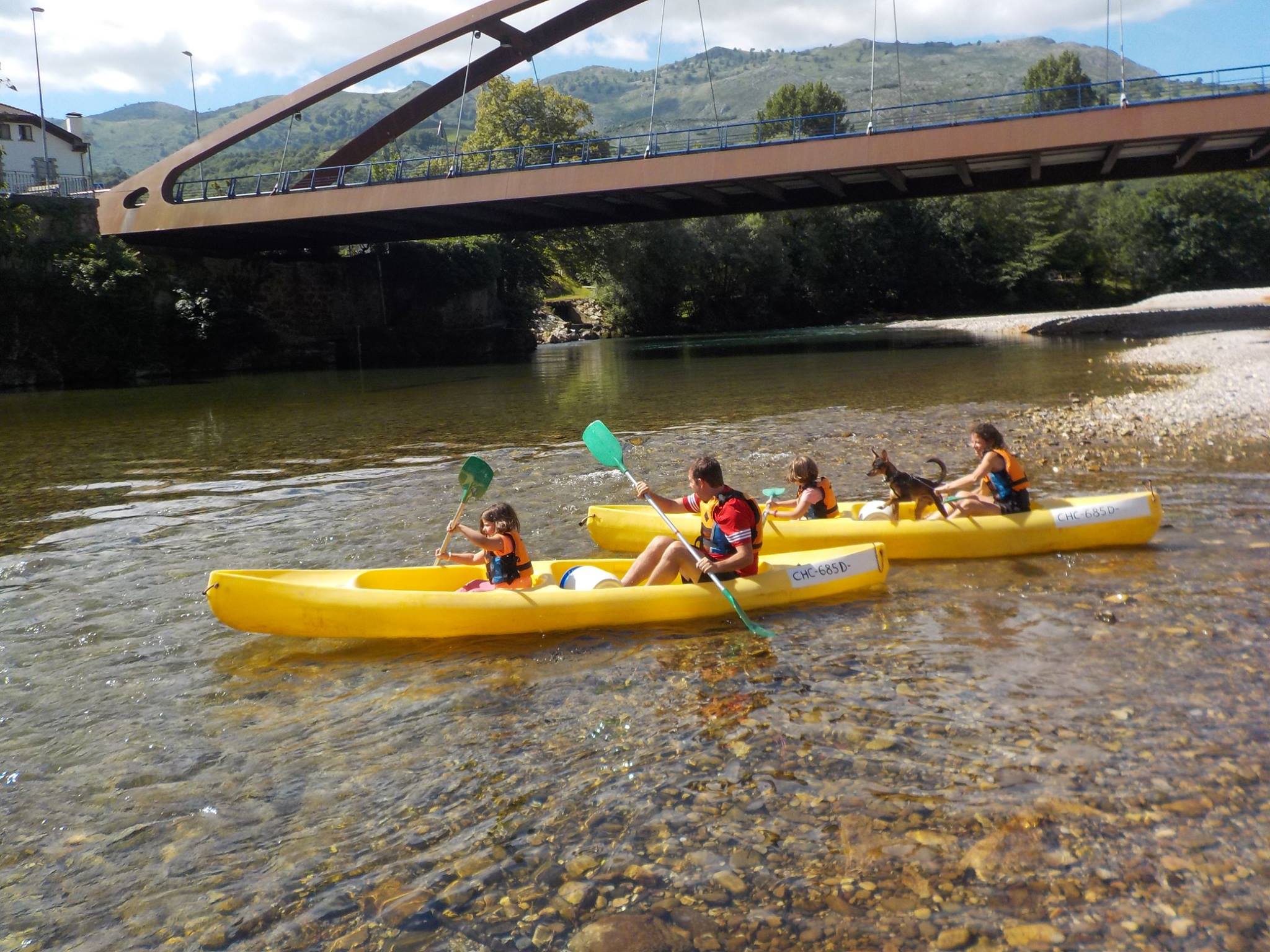 Anímate a un descenso en canoa en Cantabria