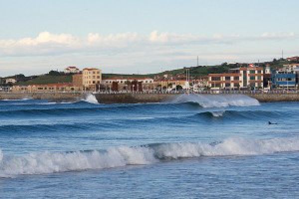 ¿Dónde hacer surf en Gijón?