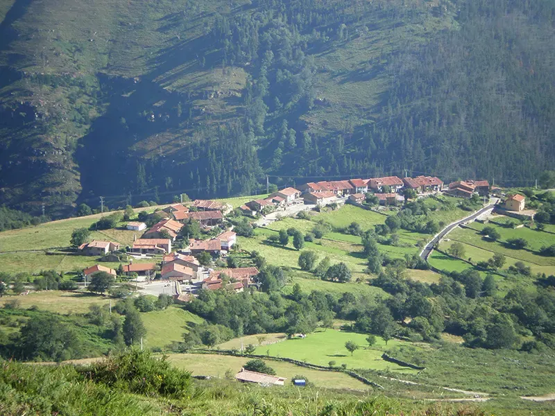 Qué pueblos hay cerca de Bárcena Mayor
