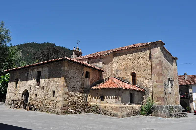 Qué pueblos hay cerca de Bárcena Mayor