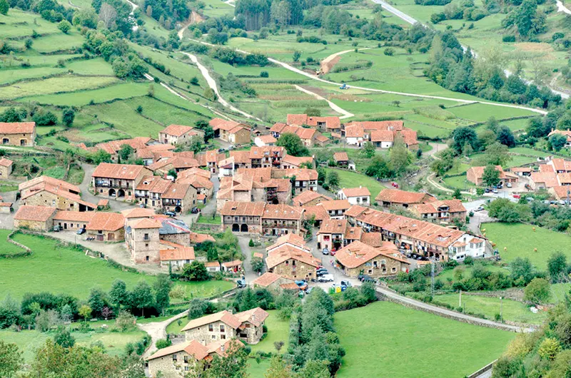 Qué pueblos hay cerca de Bárcena Mayor